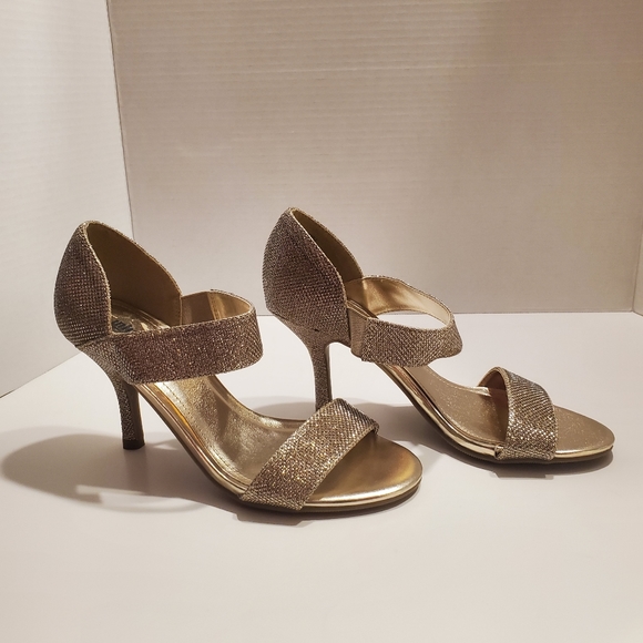 🦨Unlisted by Kenneth Cole Little Middle gold sz 7 - Picture 3 of 6